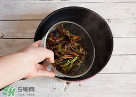 香椿為什么要用開水燙？香椿用開水燙多久？