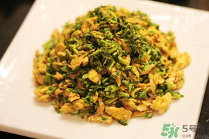 香椿炒雞蛋好吃嗎？吃香椿炒雞蛋好嗎？