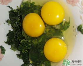 痛風(fēng)能吃香椿炒雞蛋嗎？痛風(fēng)患者吃香椿炒雞蛋好嗎？