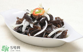 洋蔥和木耳可以一起吃嗎？洋蔥可以和木耳一起炒嗎？