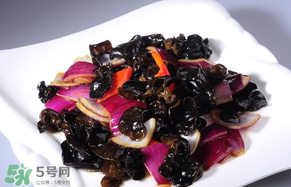 洋蔥和木耳可以一起吃嗎？洋蔥可以和木耳一起炒嗎？