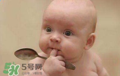 四個月的寶寶可以喝果汁嗎？寶寶四個月能喝果汁嗎？