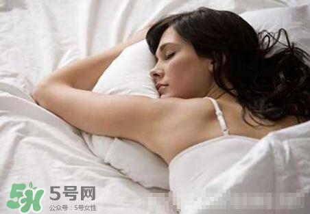 夫妻兩地分居怎么解決生理需求？夫妻兩地分居該如何相處？