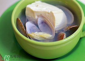 花甲能和豆腐一起吃嗎？花甲和豆腐能一起吃嗎？