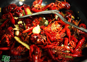 月經(jīng)可以吃油燜大蝦嗎？經(jīng)期能吃油燜大蝦嗎？