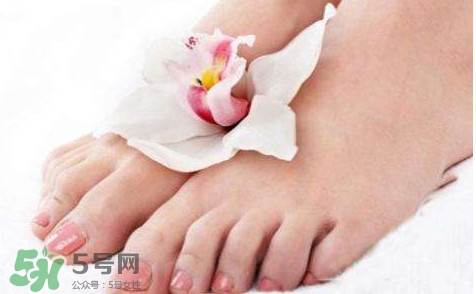 痛風(fēng)有什么癥狀？女性痛風(fēng)的初期癥狀