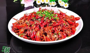 小龍蝦去頭還是不去頭？小龍蝦是吃去頭的好還是不去頭的好？