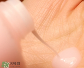 蘭嘉絲汀粉水和蘭蔻粉水哪個(gè)好？蘭嘉絲汀粉水和蘭蔻粉水對(duì)比