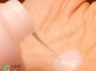蘭嘉絲汀粉水和蘭蔻粉水哪個(gè)好？蘭嘉絲汀粉水和蘭蔻粉水對(duì)比