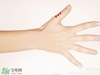 來月經(jīng)想睡覺是咋回事？為什么月經(jīng)期間很困