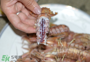 皮皮蝦中間硬的能吃嗎？皮皮蝦中間硬的是什么？