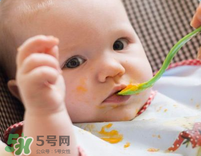 寶寶幾個(gè)月可以吃水果泥？寶寶多大可以吃果泥？