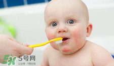 寶寶不肯刷牙一刷就哭怎么辦？怎么樣讓寶寶養(yǎng)成刷牙的習慣？