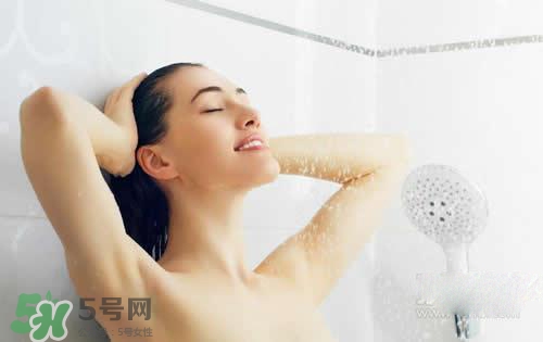天天洗澡身上還癢是怎么回事？天天洗澡身上還癢怎么辦？