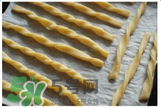適合寶寶吃的小餅干怎么做？寶寶能吃的小餅干怎么做？