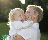 家長(zhǎng)什么時(shí)候可以帶寶寶進(jìn)行戶外活動(dòng)？寶寶最佳的戶外運(yùn)動(dòng)時(shí)間是什么？