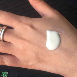 隔離霜和妝前乳都要用嗎？隔離霜和妝前乳哪個(gè)好