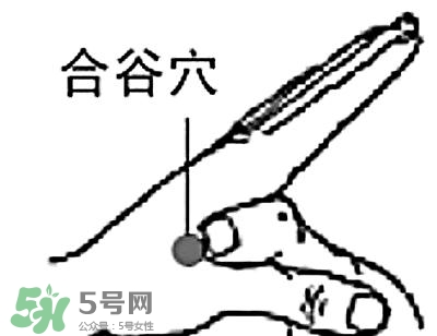 媽媽病毒性感冒需要停止喂奶嗎？媽媽感冒了喂奶需要注意什么？