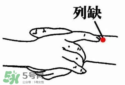 媽媽病毒性感冒需要停止喂奶嗎？媽媽感冒了喂奶需要注意什么？