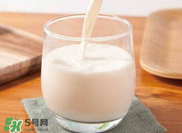 蠶豆和牛奶可以同吃嗎？吃蠶豆可以喝牛奶嗎？