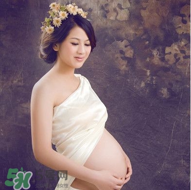 孕婦摸肚子會繞頸嗎？孕婦摸肚子胎兒能感受到嗎？