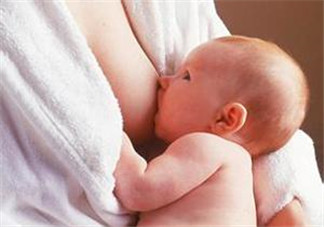 哺乳期奶水有血是什么原因？哺乳期奶水有血能喂奶嗎？
