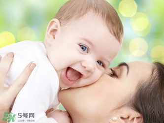 哺乳期媽媽用護(hù)膚品對(duì)寶寶有影響嗎？哺乳期能不能用護(hù)膚品？