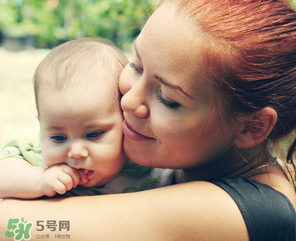 哺乳期媽媽用護(hù)膚品對(duì)寶寶有影響嗎？哺乳期能不能用護(hù)膚品？