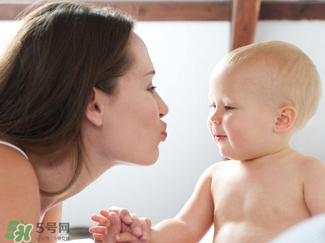 哺乳期媽媽用護(hù)膚品對(duì)寶寶有影響嗎？哺乳期能不能用護(hù)膚品？