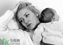 生完孩子后掉頭發(fā)是正常的嗎？產(chǎn)后掉發(fā)掉多少屬于正常?