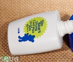 近江兄弟防曬霜紅色藍(lán)色哪個(gè)好？近江兄弟小熊防曬霜紅色藍(lán)色對(duì)比