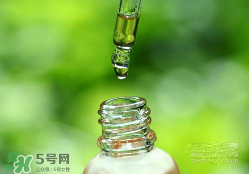 眼霜和精華哪個先用？眼霜和精華使用順序