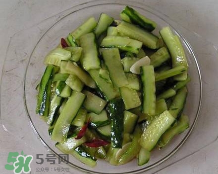 刀拍涼拌黃瓜怎么做？最簡(jiǎn)單的涼拌黃瓜