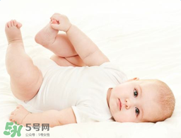 寶寶頭皮上的污垢可以摳掉嗎？寶寶頭上的頭垢該怎么處理？