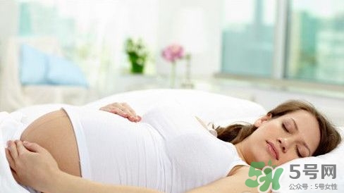 孕期什么睡姿對(duì)寶寶好？孕期怎么睡對(duì)胎兒好？