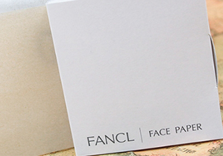 fancl吸油紙?jiān)趺礃?？fancl吸油紙?jiān)趺从茫?>
<strong>fancl吸油紙?jiān)趺礃樱縡ancl吸油紙?jiān)趺从茫?/strong>
</a>
<p>吸油紙這種東西本來是沒有什么推薦的，畢竟市面上的吸油紙非常多，但是fancl的材質(zhì)很天然。天然麻作為材質(zhì)，不含防腐劑，用起來非常安心，而且吸油效果會(huì)好很多哦！下面就來了解一下效果吧！</p>
</li>
<li>
<a href=