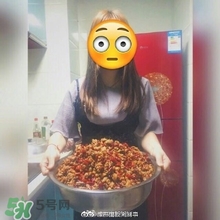 別人家的室友！成都女孩為室友帶了一盆冷吃兔