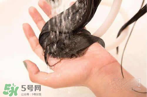 用染發(fā)膏前要不要洗頭？用染發(fā)膏要提前幾天洗頭？