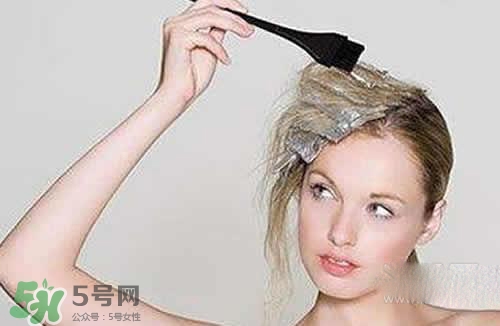 用染發(fā)膏前要不要洗頭？用染發(fā)膏要提前幾天洗頭？