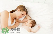 產(chǎn)后皮膚干燥起皮又很癢是怎么回事？生完小孩后皮膚特干怎么辦？