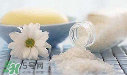 食用鹽可以洗臉嗎？用食用鹽洗臉好嗎？