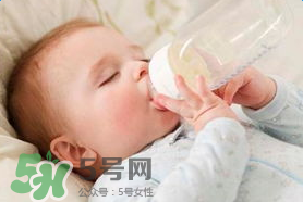 寶寶溢奶怎么辦？寶寶溢奶怎么做？