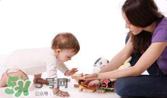 一歲寶寶玩什么游戲好？一歲寶寶適合玩什么游戲？