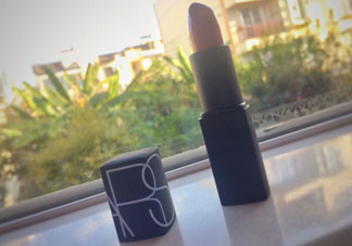 nars gipsy唇膏是什么顏色?nars gipsy唇膏色號試色圖