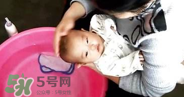 嬰兒洗頭怎么洗？嬰兒洗頭注意事項