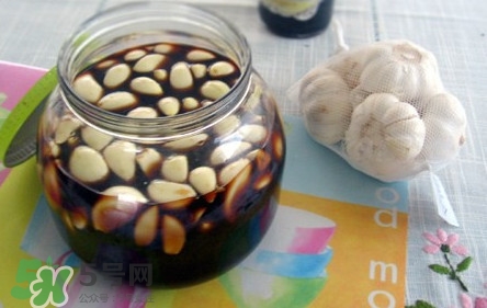 蒜頭泡醋有什么功效？蒜頭泡醋的功效和做法