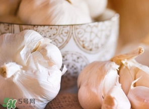 新鮮蒜頭怎么保存？蒜頭怎么保存不發(fā)芽