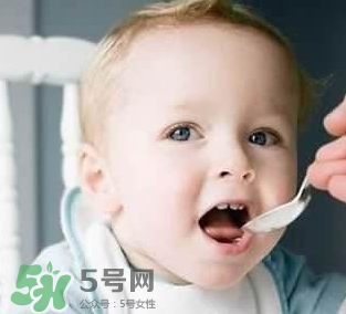 寶寶吃魚肝油什么時(shí)間吃最好？嬰兒吃魚肝油吃到什么時(shí)候？