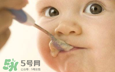 寶寶吃米粉拉綠便便怎么回事？寶寶吃米粉拉綠色要緊嗎？