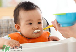 寶寶吃米粉拉綠便便怎么回事？寶寶吃米粉拉綠色要緊嗎？